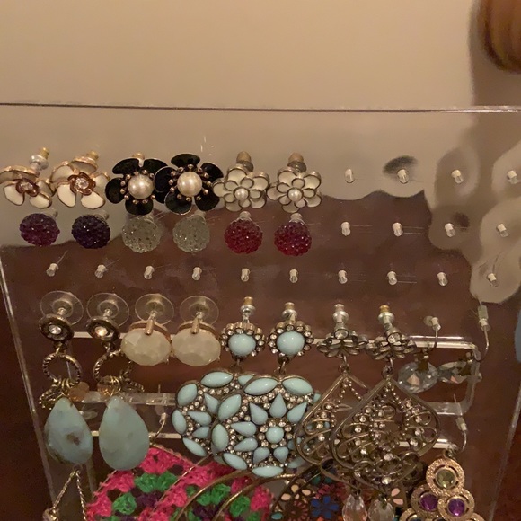22 earrings with stand - Picture 2 of 3